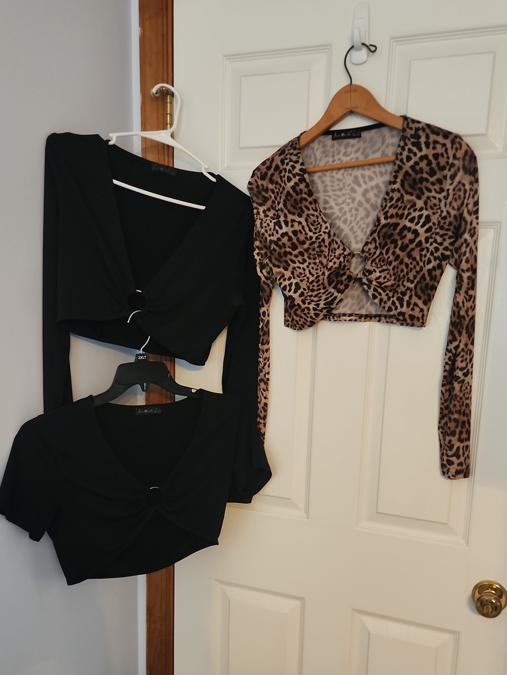 3 Just Quella Crop Tops Large